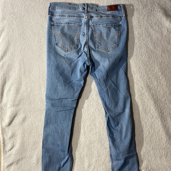 Hollister Jean - Picture 4 of 4
